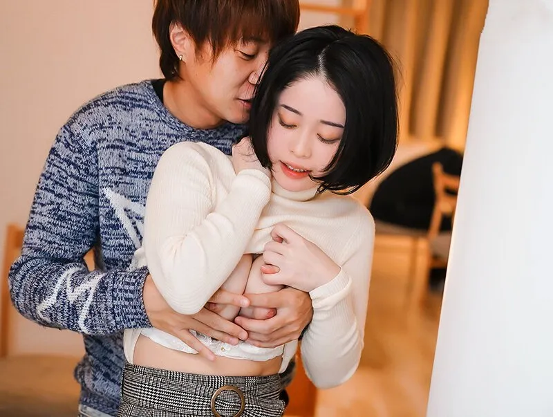 Gã chồng say xỉn, vợ địt trộm bét nhè với bạn học sau bữa tiệc họp lớp tại nhà